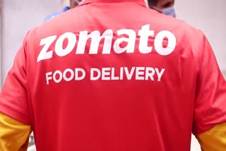 Zomato  Zomato Workers strike  Payyanur Zomato Workers  strike on Daily wage  Delivery Boys  daily wage  കരാറില്‍ ആയിരം രൂപ  വേതനം വെട്ടിക്കുറച്ചതില്‍  സൊമാറ്റോ  പണിമുടക്കി സൊമാറ്റോ തൊഴിലാളികൾ  വേതനം വെട്ടിച്ചുരുക്കി  ഭക്ഷണ വിതരണ കമ്പനി  പയ്യന്നൂരിലെ തൊഴിലാളികൾ  കണ്ണൂര്‍  വേതനം  കൂലി  ഡെലിവറി