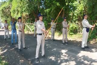 jabalpur women policemen taught to use sticks