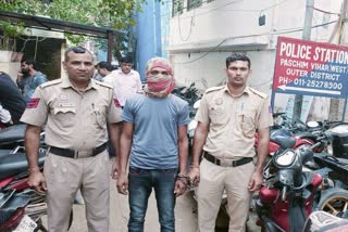 Police arrested miscreant in delhi
