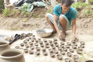 Artisans hoping Clay lamps to do good business in Kali Puja market this year