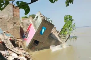 erosion-in-ganga-has-submerged-seven-houses-and-one-kali-temple