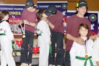 SRK kisses son Abram  Abram wins Taekwando competition  SRK  Abram  Taekwando competition  തായ്‌കൊണ്ടോ മത്സര വിജയിയായി അബ്രാം ഖാന്‍  മകന് സ്‌നേഹ ചുംബനം നല്‍കി ഷാരൂഖ്  തായ്‌കൊണ്ടോ മത്സര വിജയി  അബ്രാം ഖാനെ മെഡല്‍ അണിയിച്ച് ഷാരൂഖ് ഖാന്‍  Taimur Ali Khan participates Taekwando competition  Star kids in Taekwando competition  Celebrities posed with their kids  Aryan Khan Suhana Khan debut  Shah Rukh Khan latest movies  Shah Rukh Khan upcoming movies  Shah Rukh Khan  Aryan Khan  Suhana Khan  ഷാരൂഖ് ഖാന്‍