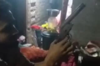 नालंदा में हथियार लहराते युवक का वीडियो वायरल