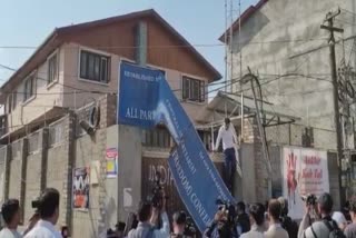 protest-outside-hurriyat-office-raj-bagh-srinagar