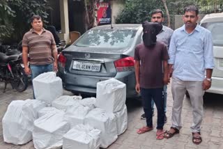 AATS staff team arrested liquor smuggler in delhi