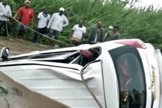 car drown In Flood in satara