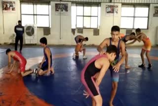 wrestlers in wrestling championships