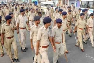 पुलिसकर्मियों को फुल बाजू का शर्ट पहने का निर्देश