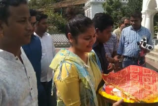 Saayoni Ghosh performs puja in Cooch Behar Madanmohon Temple