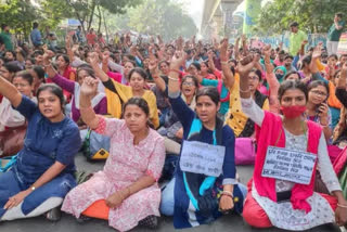 مغربی بنگال پرائمیری ایکجویکشن بورڈ کے خلاف احتجاج  جاری