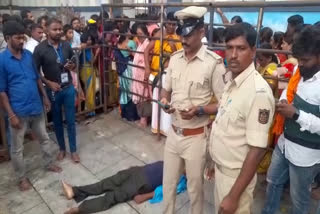 devotee-died-by-heart-attack-near-hassanamba-temple