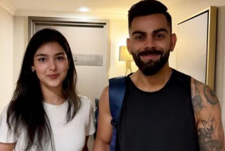 who is this beautiful fan girls of virat kohli,Virat Kohli fans,T20 World Cup,Ameesha Basera,Lakshmi Arora,ಟೀಂ ಇಂಡಿಯಾದ ಸ್ಟಾರ್ ಬ್ಯಾಟ್ಸ್‌ಮನ್,ವಿರಾಟ್ ಕೊಹ್ಲಿ ಜತೆ ಕಾಣಿಸಿಕೊಂಡ ಹುಡುಗಿಯರು,ವಿರಾಟ್ ಕೊಹ್ಲಿ ಜತೆ ಸೆಲ್ಫಿ,ಸಾಮಾಜಿಕ ಜಾಲತಾಣದಲ್ಲಿ ವೈರಲ್ ಆದ ಫೋಟೋಗಳು,2022ರ ಐಸಿಸಿ ಟಿ20 ವಿಶ್ವಕಪ್‌