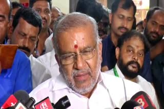 mla-gt-deve-gowda-shed-tears-in-front-of-hd-deve-gowda