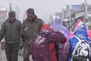 Uttarakhand: Fresh spell of snowfall at Kedarnath Temple