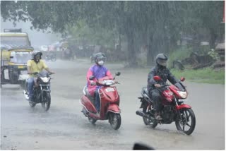 weather updates in Kerala  സംസ്ഥാനത്ത് മഴ തുടരും  യെല്ലോ അലര്‍ട്ട്  യെല്ലോ അലര്‍ട്ട് പ്രഖ്യാപിച്ചു  തിരുവനന്തപുരം വാര്‍ത്തകള്‍  മഴ വാര്‍ത്തകള്‍  rain news updates  kerala weather updates  സിത്രംഗ് ചുഴലിക്കാറ്റ്