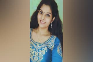 Murder  slitting her throat  women killed by slitting her throat  vishnu priya murder  panur women death  panur women killing  latest news  latest news in kannur  latest news today  പാനൂരിൽ യുവതി കഴുത്തറത്ത് കൊല്ലപ്പെട്ട നിലയില്‍  മുഖംമൂടി ധരിച്ചയാളെ കണ്ടെന്ന് നാട്ടുകാര്‍  അന്വേഷണം ഊര്‍ജിതമാക്കി പൊലീസ്  വിഷ്‌ണു പ്രിയ  വിഷ്‌ണു പ്രിയയുടെ കൊലപാതകം  യുവതിയെ വീടിനുള്ളില്‍ കഴുത്തറുത്ത് കൊല്ലപ്പെട്ട  കണ്ണൂർ യുവതിയുടെ കൊലപാതകം  കണ്ണൂർ ഏറ്റവും പുതിയ വാര്‍ത്ത  ഇന്നത്തെ പ്രധാന വാര്‍ത്ത