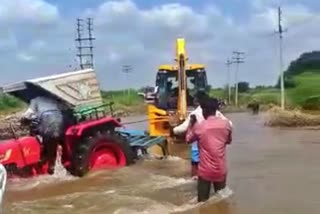 tractor-rescued-by-jcb-which-was-getting-stuck-in-the-ditch