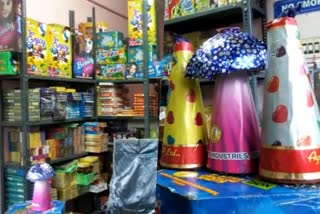 crackers  rate of crackers increased  deepawali festival  deepawali  latest news in deepawali  latest news today  latest news in idukki  crackers market  ദീപാവലി  ദീപാവലി ആഘോഷം  പടക്കവിപണി  വിലവര്‍ധവ് ആശങ്കയെന്ന് വ്യാപാരികള്‍  ദീപാവലി വിപണി  ആഘോഷവും കച്ചവടവും കെങ്കേമമ്മാക്കാന്‍  വിപണിയില്‍ വില ഉയരാന്‍ കാരണം  ഇടുക്കി ഏറ്റവും പുതിയ വാര്‍ത്ത  ഇന്നത്തെ പ്രധാന വാര്‍ത്ത