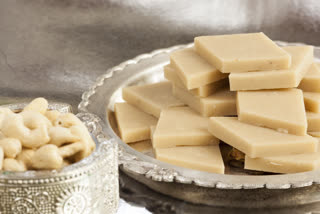 Kaju katli Sweet recipe . Kaju Katli recipe . Deepawali special sweet dish Kaju Katli . Dipawali recipe . Diwali traditional sweets with recipes . Diwali 2022 . Dipawali 2022 . Diwali recipe