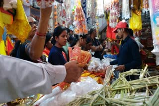 Huge crowd in markets for Dhanteras