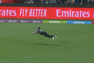 glenn-phillips-takes-a-flying-catch