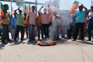 corruption-allegation-against-tmc-leader-bjp-protest-in-north-24-pargana