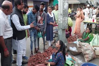 MP guman singh damor shopping in jhabua