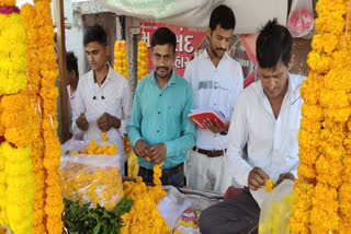 Etv Bharatબનાસકાંઠા જિલ્લાની ફૂલોની બજારોમાં આ વર્ષે સૌથી વધુ મંદી જોવા મળી