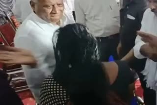 Karnataka Minister V Somanna Slaps Woman : Video Viral