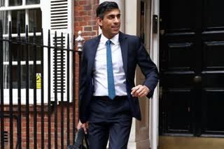 Rishi Sunak all set to be the uk next pm  Rishi Sunak  Boris Johnson  Boris Johnson retreated  Rishi Sunak is of Indian origin  next uk prime minister  uk prime minister election  മലയാളം വാർത്തകൾ  അനന്തർദേശീയ വാർത്തകൾ  ബോറിസ് ജോൺസൺ  ബോറിസ് ജോൺസൺ പിന്മാറി  ഋഷി സുനക്  ബ്രിട്ടീഷ് പ്രാധാനമന്ത്രി  ഋഷി സുനക് ബ്രിട്ടീഷ് പ്രാധാനമന്ത്രി  ഇന്ത്യൻ വംശജനായ ഋഷി സുനക്  ലിസ്‌ ട്രസിന്‍റെ രാജി  malayalam news  international news