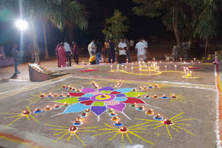 Reaching Muktidham people remembered their families by lighting sparklers