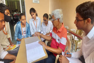 Retd Prof giving free coaching in Bikaner, made girl education his life motto