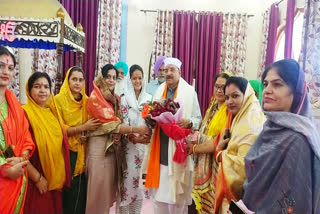 Ajay Bhatt offered prayers at Lalkuan Gurudwara