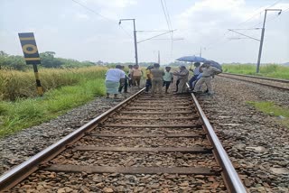 bakkal death  Train accident death in Kasargod  അതിഥി തൊഴിലാളികള്‍  അതിഥി തൊഴിലാളികള്‍ ട്രെയിന്‍ തട്ടി മരിച്ചു  മധ്യപ്രദേശ്  കാസർകോട് വാര്‍ത്തകള്‍  കേരള വാര്‍ത്തകള്‍  കേരള പുതിയ വാര്‍ത്തകള്‍  national news updates  kerala news updates