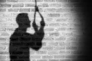 Thief hanged himself house he entered to steal  Thief hanged himself karnataka  മോഷ്‌ടിക്കാൻ കയറിയ വീട്ടിൽ തൂങ്ങി മരിച്ചു  മോഷ്‌ടാവ് തൂങ്ങി മരിച്ചു  കർണാടകയിൽ കള്ളൻ തൂങ്ങിമരിച്ചു  ഇന്ദിര നഗർ ആത്മഹത്യ  മോഷ്‌ടാവ് ആത്മഹത്യ ചെയ്‌തു  മോഷ്‌ടാവിനെ തൂങ്ങി മരിച്ച നിലയിൽ കണ്ടെത്തി  മലയാളം വാർത്തകൾ  ദേശീയ വാർത്തകൾ  The thief committed suicide  malayalam news  national news  indira nagar thief suicide