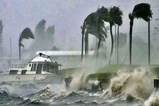 many people died  Cyclone Sitrang Hits Bangladesh  Cyclone Sitrang Hits India  Cyclone Sitrang effects in India  Thousands Evacuated As Cyclone Sitrang  ಸಿತ್ರಾಂಗ್​ ಚಂಡಮಾರುತ ಬಾಂಗ್ಲಾದೇಶಕ್ಕೆ  ಸಿತ್ರಾಂಗ್​ ಎಫೆಕ್ಟ್​ ಭಾರತದ ಮೇಲೆ  ಪಶ್ಮಿಮ ಬಂಗಾಳದಲ್ಲಿ ಭಾರೀ ಮಳೆ  ಸಾವಿನ ಸಂಖ್ಯೆ ಹೆಚ್ಚಾಗುವ ಸಾಧ್ಯತೆ  ಬಂಗಾಳ ಸಿಎಂ ಮಮತಾ ಜನರಿಗೆ ಮನವಿ  ಚಂಡಮಾರುತಕ್ಕೆ ನಲುಗುತ್ತಿರುವ ಪಶ್ಮಿಮ ಬಂಗಾಳ  ಬಾಂಗ್ಲಾದೇಶಕ್ಕೆ ಅಪ್ಪಳಿಸಿದ ಸಿತ್ರಾಂಗ್