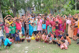 protest in jania demanding anganwadi centre