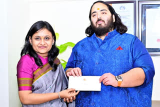 Anant Ambani visits Shirdi Sai Temple, donates Rs 1.5 crore