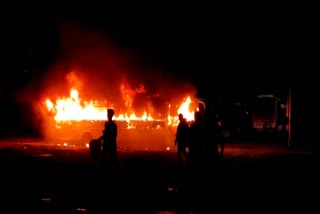 Bus fire in Ranchi on Diwali 2022