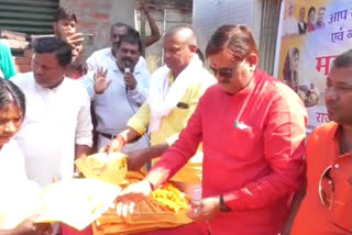Dhanbad MLA-MP distributed sari among Chhath Vratis