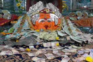MH : Prasad of money is distributed to devotees on Diwali Night in Amravati