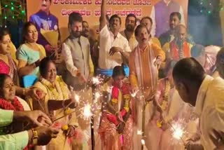 c-t-ravi-celebrate-deepavali-with-civic-workers