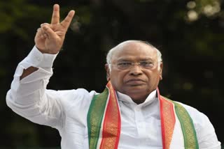 mallikarjun kharge congress president  mallikarjun kharge  mallikarjun kharge will take charge today  congress president mallikarjun kharge  congress president election  എഐസിസി  എഐസിസി ആസ്ഥാനത്ത് ഖാർഗെ  മല്ലികാർജുൻ ഖാർഗെ  കോൺഗ്രസ് അധ്യക്ഷനായി മല്ലികാർജുൻ ഖാർഗെ  മല്ലികാർജുൻ ഖാർഗെ ഇന്ന് ചുമതലയേൽക്കും  ഇന്ത്യൻ നാഷണൽ കോൺഗ്രസ് പ്രസിഡന്‍റ്  സോണിയ ഗാന്ധി മല്ലികാർജുൻ ഖാർഗെ  കോൺഗ്രസ് അധ്യക്ഷ തെരഞ്ഞെടുപ്പ്  കോൺഗ്രസ് അധ്യക്ഷ തെരഞ്ഞെടുപ്പ് വിജയി