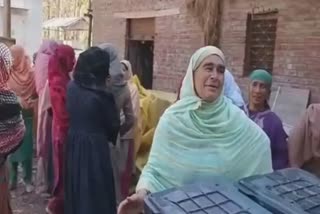 बढ़ते आतंक की आशंका के बीच शोपियां में कश्मीरी पंडित परिवारों ने गांव छोड़ा