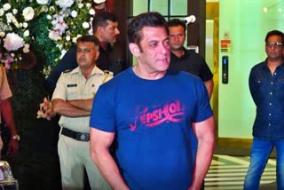 salman khan makes first public appearance