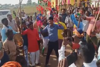 Collector Jitendra Shukla danced fiercely in Raut nacha