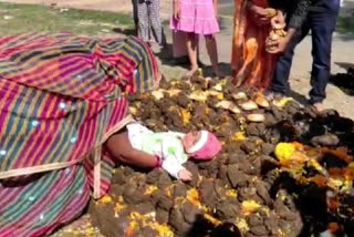 children are laid in Gobar