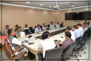 Minister Ashok Singhal holds an important meeting at Janata Bhawan