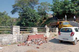 शिलान्यास पट्टिकाओं को तोड़ना कांग्रेस की बौखलाहट