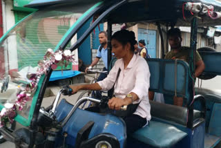 Hooghly College Student working as Toto Driver to run Family